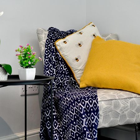 Free Parking - Heart Of The City - Superb Townhouse & Garden - Peaceful Area But Only 5Min Walk To Beach, Shops, Bars, Arena, Marina, Parks Суонси Экстерьер фото