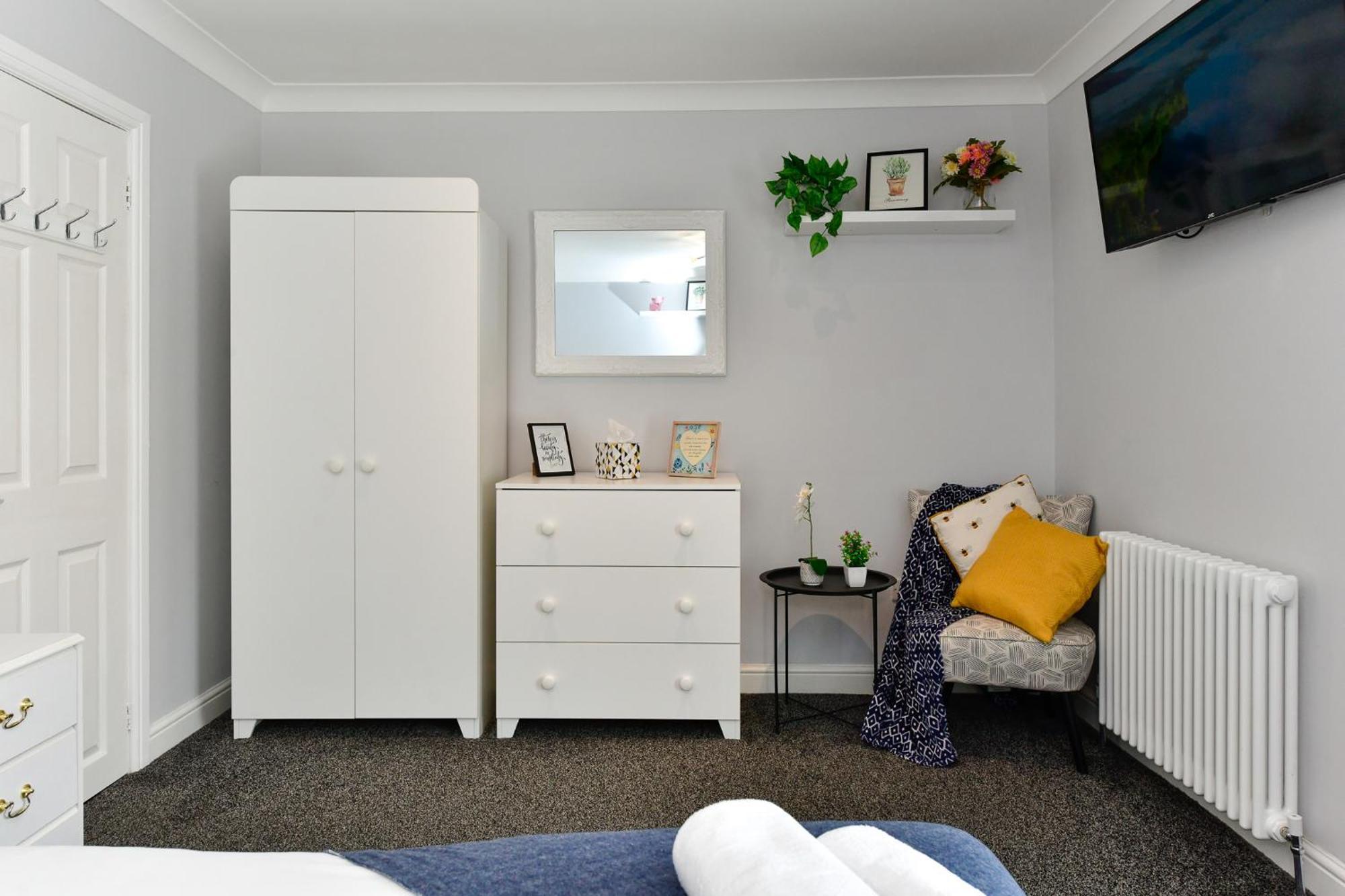 Free Parking - Heart Of The City - Superb Townhouse & Garden - Peaceful Area But Only 5Min Walk To Beach, Shops, Bars, Arena, Marina, Parks Суонси Экстерьер фото